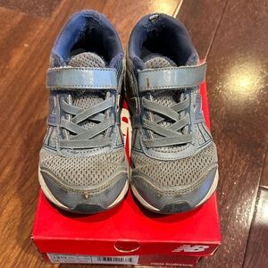 ✨FREE✨ New Balance Kids Gray/Blue Sneakers (sz 13.5)